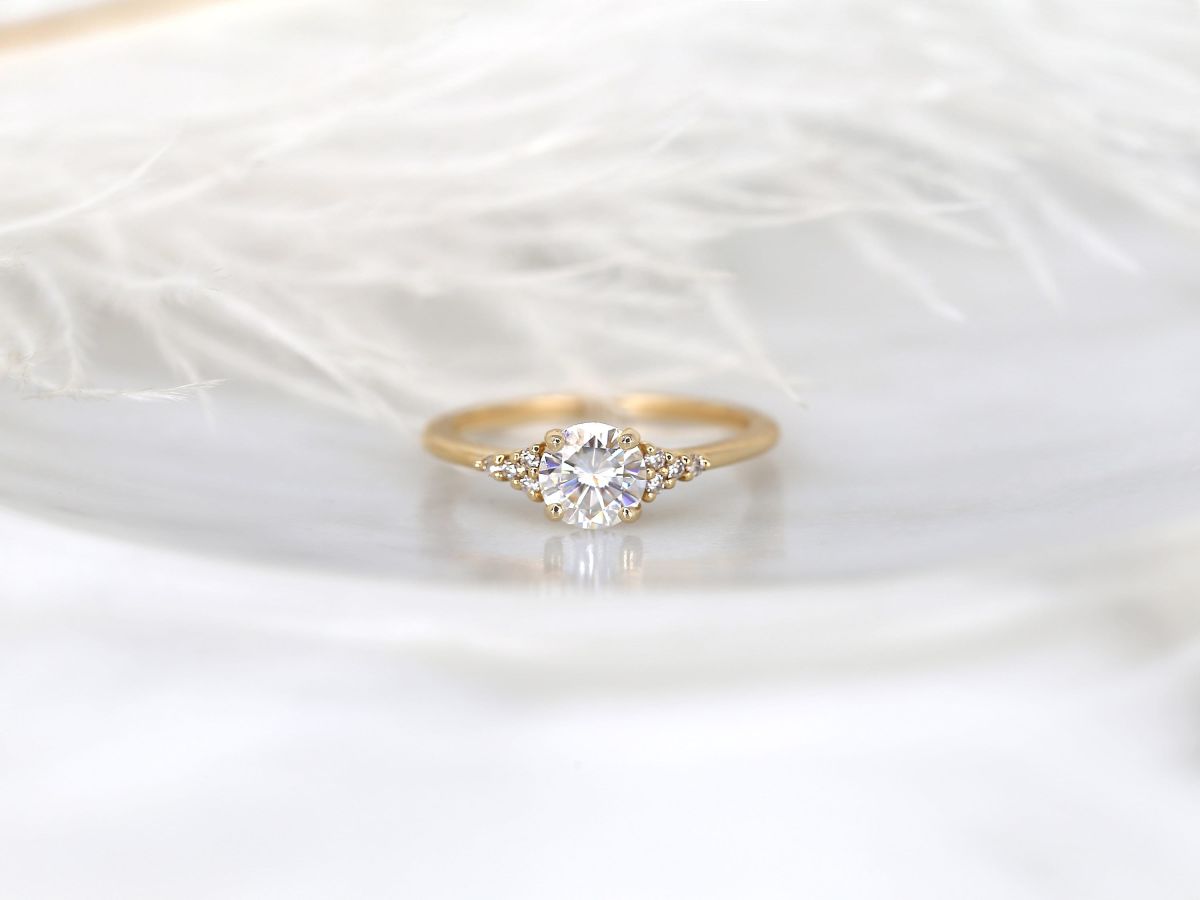 Stunning 0.75 CT Round Moissanite Engagement Ring With Cluster Design 1